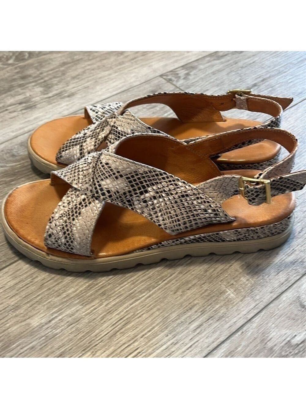 SELFIE Faux Snakeskin Vegan Low Wedge Sandal Criss Cross Straps, Size 36 (5.5) - Picture 5 of 10